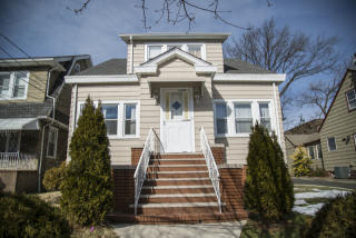 11 Van Ness Ter, Maplewood, NJ 07040-3324