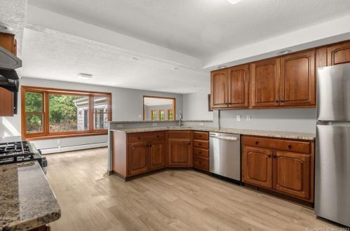78 Elizabeth St, Wapping CT  06074-3411 exterior