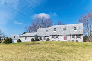 4611 Somerset Ct, Bull Valley, IL 60098-8314