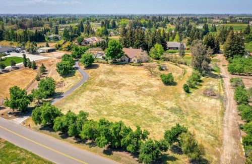 9351 Oak View Dr, Valley Home, CA 95361-9241