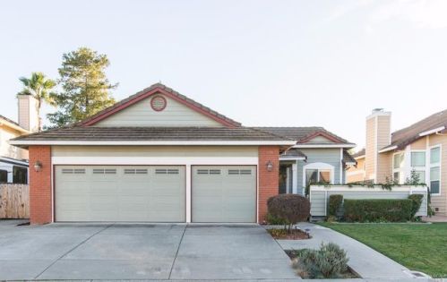 209 Buttercup Cir, Vacaville, CA 95687-7322