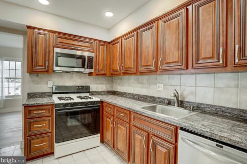 17 Valleybrook Dr, Lancaster PA  17601-4619 exterior