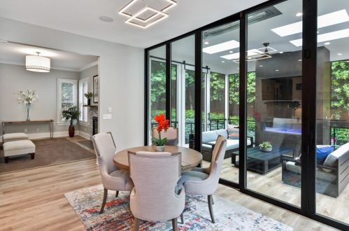 800 Lake Summit Dr, Atlanta GA  30342-1975 exterior