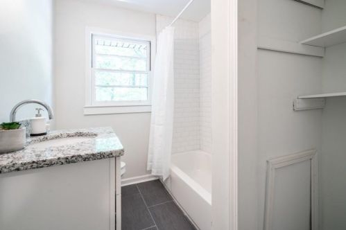 2350 Manor Ave, Atlanta GA  30344-1028 exterior