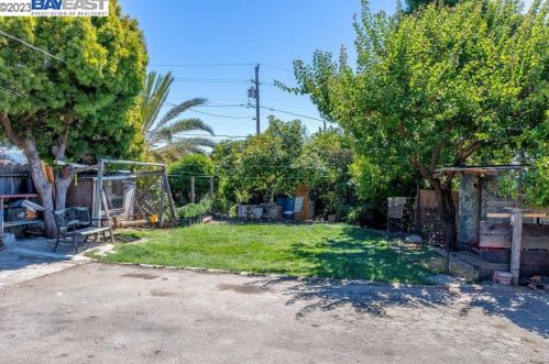 40 Miles Ln, Watsonville, CA 95076-3158