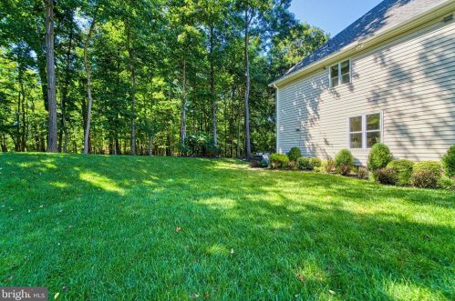 14 Stratford Garden Ct, Silver Spring MD 20904-1560 exterior