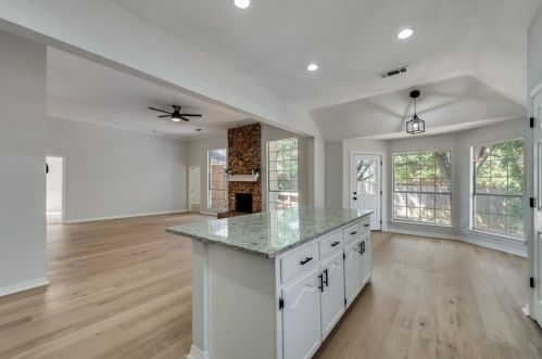 1412 Melody Ln, Carrollton TX  75006-2973 exterior