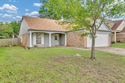 2533 Creekwood Ln, Fort Worth TX  76123-1111 exterior