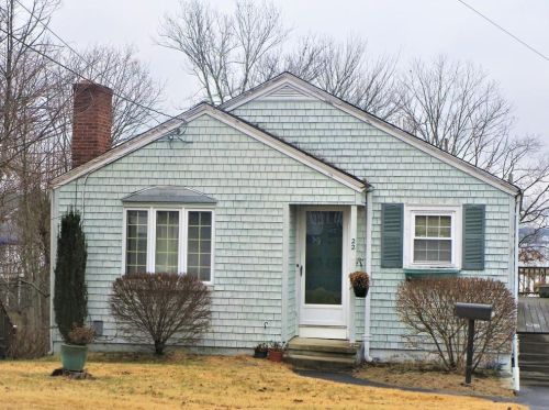 22 Edgeknoll Ave, Warwick, RI 02888-4925