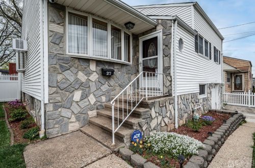27 Hearthstone Ave, Perth Amboy, NJ 08863-1204