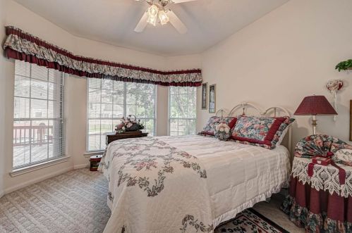 6009 Longmire Trl, Conroe TX  77304-4866 exterior