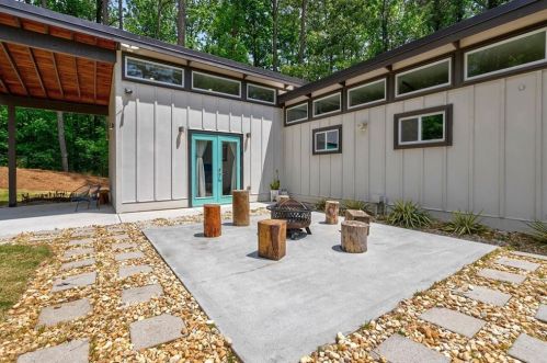 3878 Foxford Dr, Atlanta GA  30340-4407 exterior