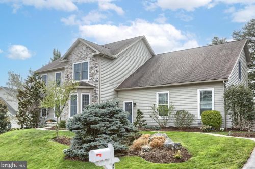 2069 Doral Dr, Harrisburg, PA 17112-1521