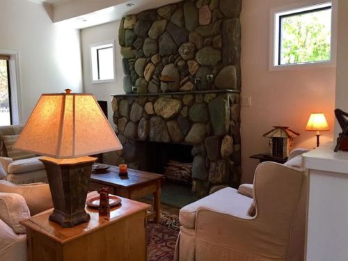 561 C St, Ashland, OR 97520-2035
