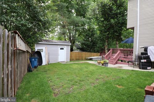 8005 Lake Pleasant Dr, Springfield VA  22153-3005 exterior