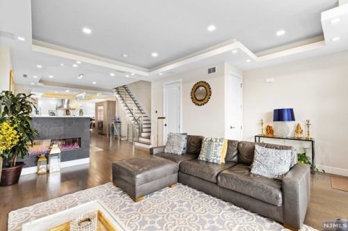506 Undercliff Ave, Edgewater NJ  07020-1593 exterior
