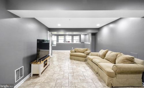 9 Wash House Cir, Middletown MD  21769-7741 exterior