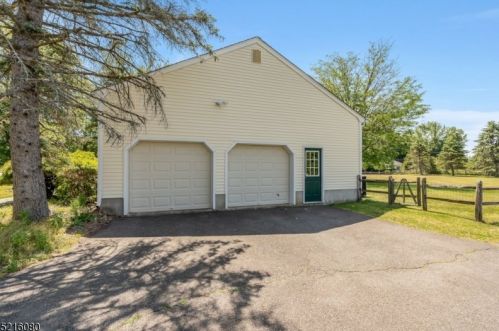 5 Kingswood Ct, Montgomery, NJ 08502-5227