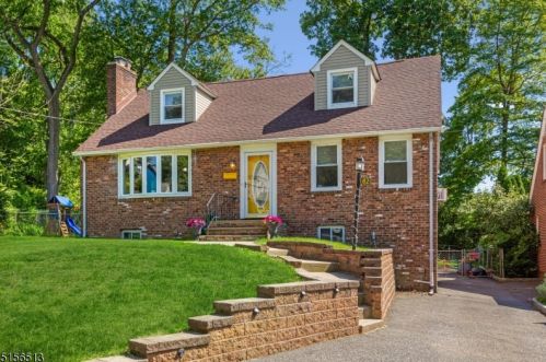 82 Fairview Ave, Town Center, NJ 07052-2612