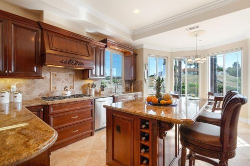 2021 Pleasant Heights Dr, Vista CA  92084-2844 exterior