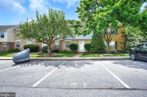 51 Lexton Dr, York PA  17404-9435 exterior