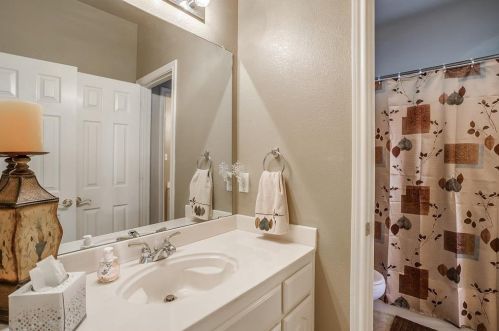 8017 Cripple Crk Dr, Fort Worth TX  76179-2527 exterior