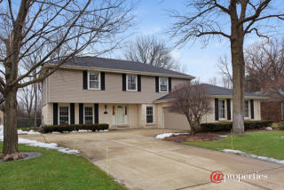 920 Summit Dr, Bannockburn, IL 60015-1821