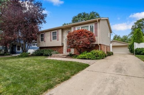 8842 147th St, Orland Park, IL 60462-2702