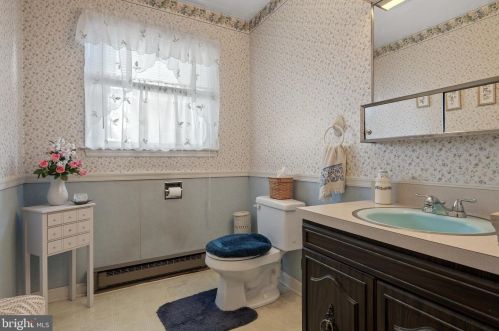 1883 Manchester Ln, Lancaster PA  17601-6210 exterior