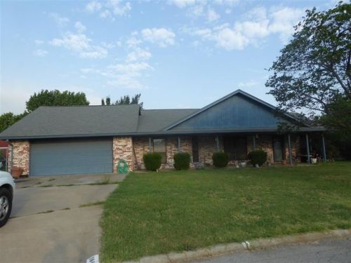 104 Belle Cir, Elgin, OK 73538-8909