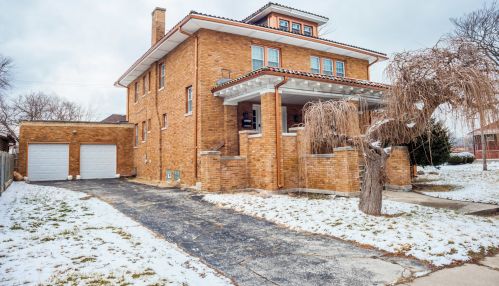 642 Wentworth Ave, Calumet City, IL 60409-4221