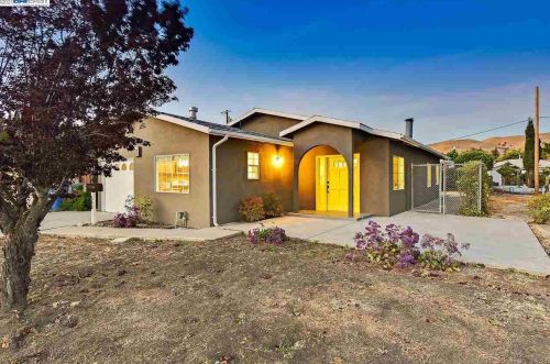 390 Carnegie Dr, Milpitas, CA 95035-5913