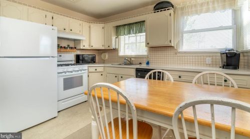 512 Cloverdale Rd, Blenheim, NJ 08012-3813