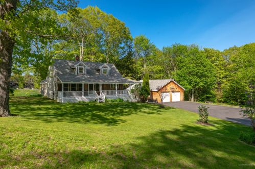 2 Youngs Ln, Freeport ME  04032-6261 exterior