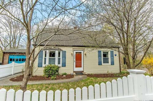1035 Shewville Rd, Gales Ferry, CT 06339-1123