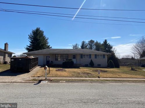 2108 Twinbrook Dr, York, PA 17408-3953