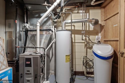 789 Heather Dr, Saint Paul MN  55126-3117 exterior