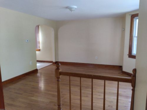 48 Ling St, Perth Amboy, NJ 08863-2120