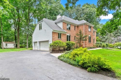 8 Elshaer Ct, Dover NJ  07869-1923 exterior