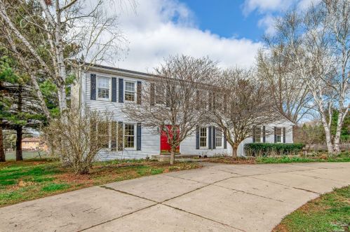 9803 Hunters Ln, Spring Grove, IL 60081-8677