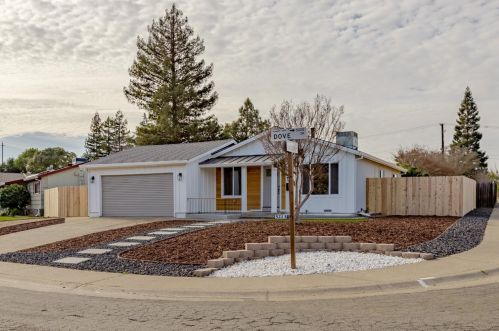 5213 Dove Dr, Fair Oaks, CA 95628-4320
