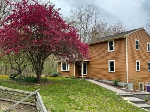 1026 Hill Rd, Glocester, RI 02859-2910