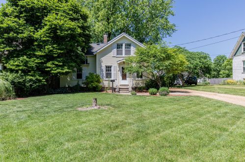 806 Church St, Hollowayville, IL 61356-1311