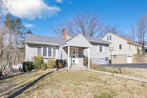 42 Coppola Ter, Derby, CT 06418-1131