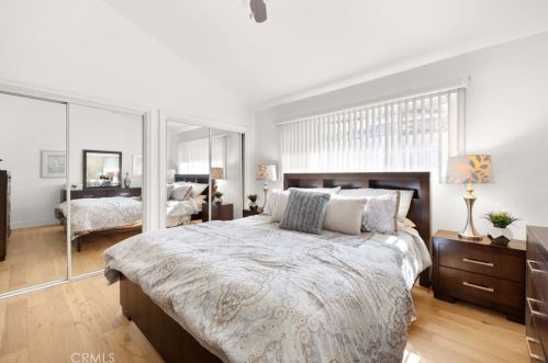 1851 Greenbriar Rd, Glendale CA  91207-1064 exterior
