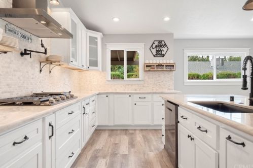 5545 Gloucester Way, Riverside CA  92506-3425 exterior