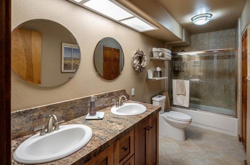 12095 Rainbow Dr, Truckee CA  96161-2732 exterior