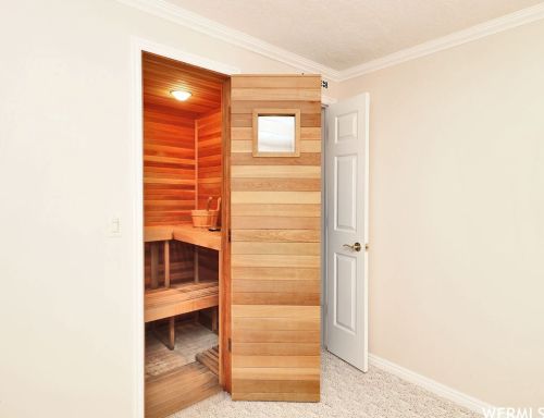 25 Snowstar Ln, Sandy UT 84092-4800 exterior