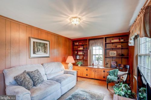 2113 Lyndell Dr, Lancaster PA  17601-5728 exterior