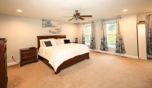 5 Berlang Rd, Londonderry, NH 03053-6130